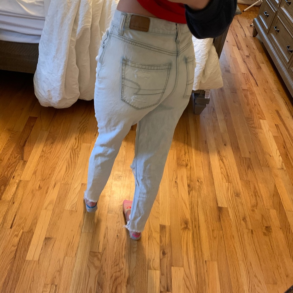a picture of the mom jeans i recently posted.